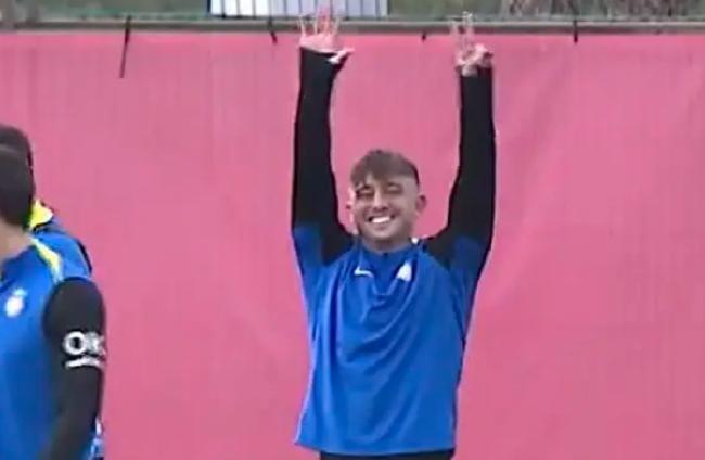 马菲奥向镜头作念5比2手势 嘲讽皇马5比2不敌巴萨