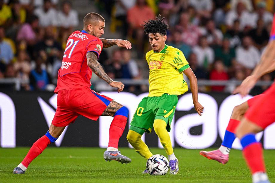 [图]法甲-维蒂尼亚远射制胜 巴黎大轮流1-0小胜南特