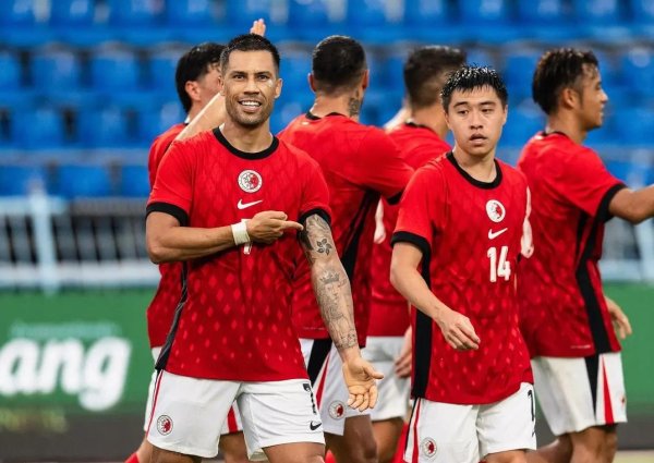 8-0！中国香港队踢疯了，血洗亚洲鱼腩夺季军，剑指亚洲杯